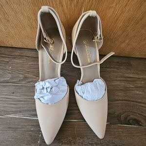 Size 8 nude heels